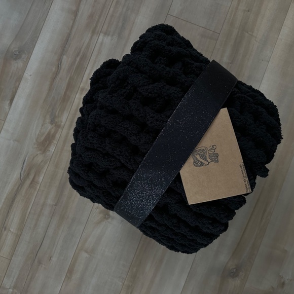 HANDMADE KNIT BLANKET🧶 - Picture 4 of 4